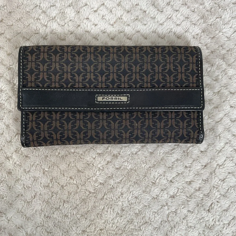 Fossil Signature Brown/Black Leather Trifold Wallet Organizer